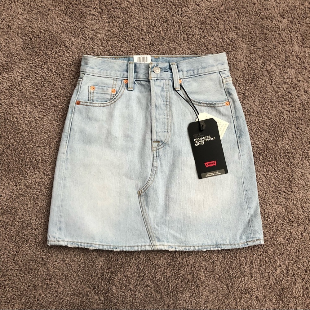 Levi’s Premium Light Wash High Rise Deconstructed Skirt W23